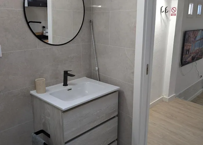 Located Near The דירה *